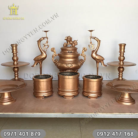 Bộ đồ thờ bằng đồng đỏ đúc thủ công