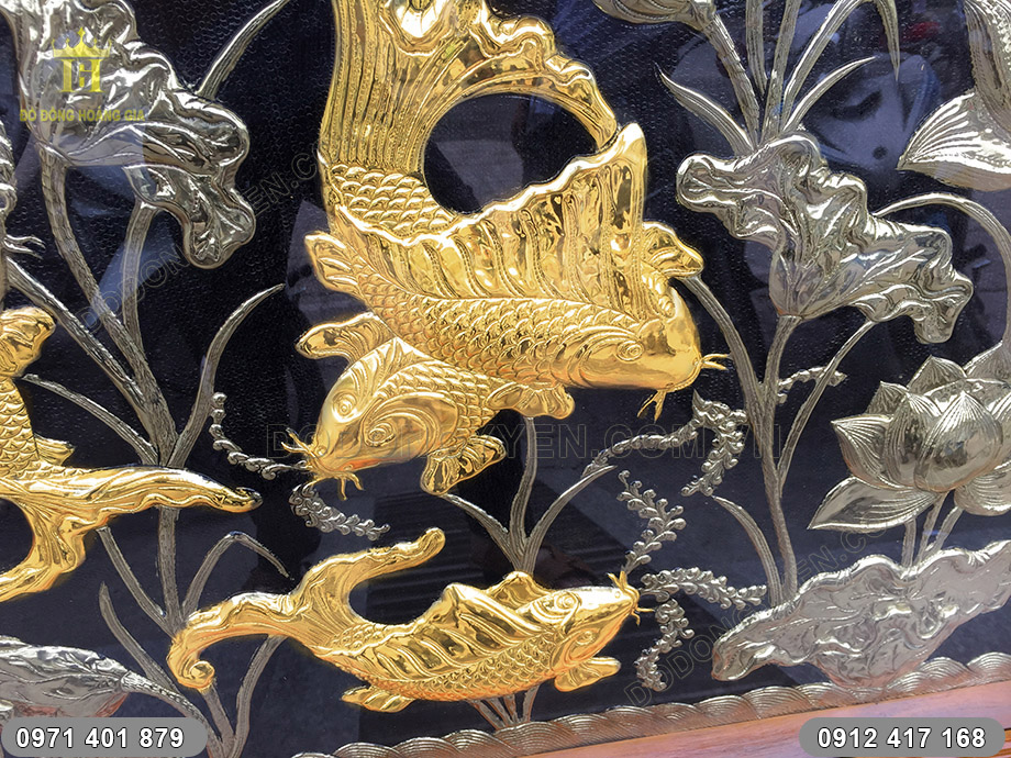 bức tranh c&aacute; ch&eacute;p hoa sen mạ v&agrave;ng