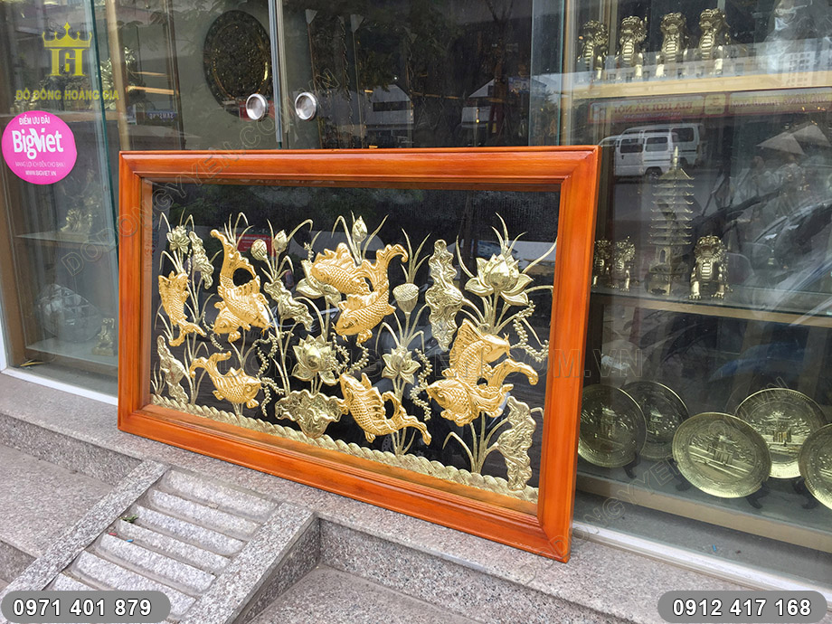 bức tranh c&aacute; ch&eacute;p hoa sen mạ v&agrave;ng