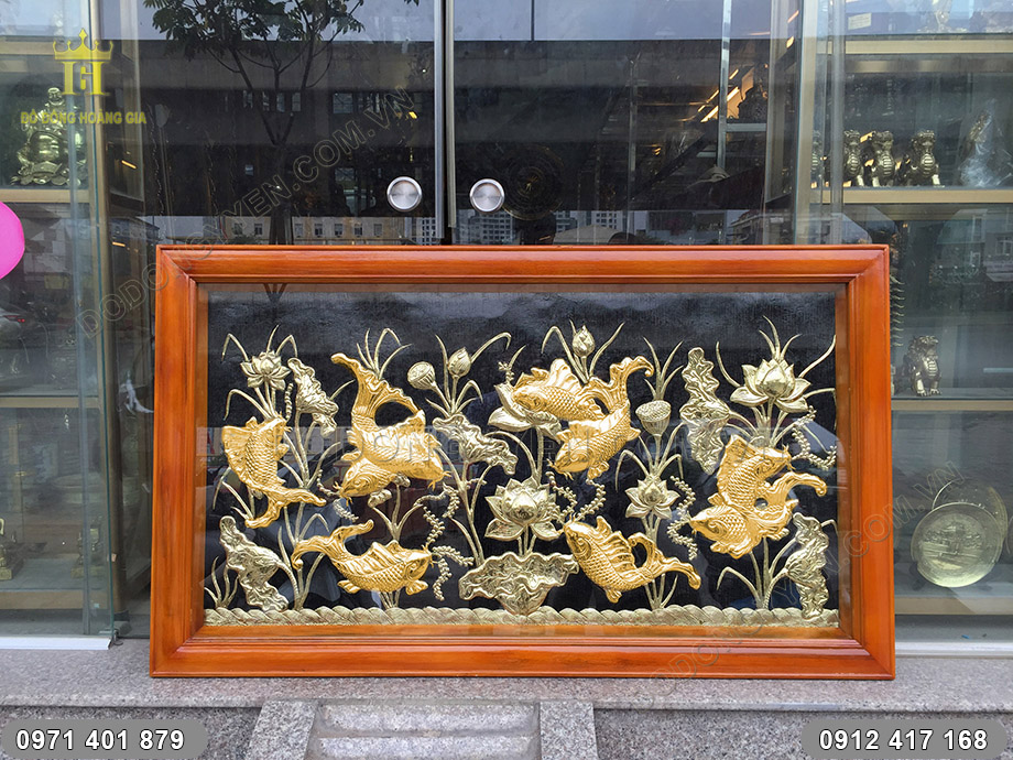 bức tranh c&aacute; ch&eacute;p hoa sen mạ v&agrave;ng