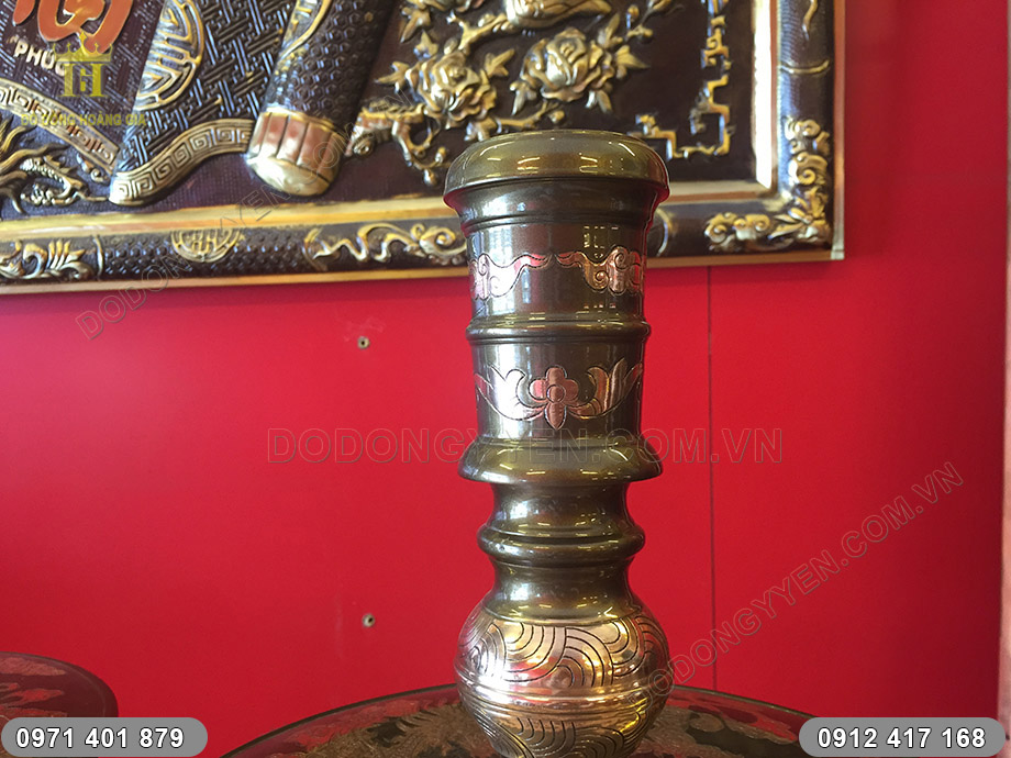 ch&acirc;n nến &aacute;nh đen