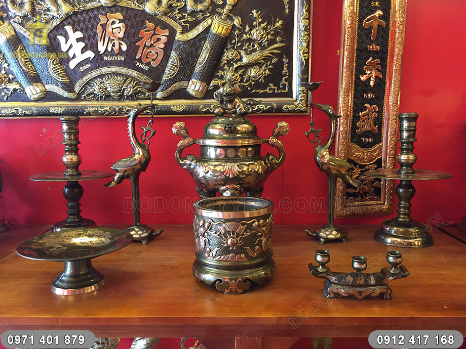 ch&acirc;n nến &aacute;nh đen
