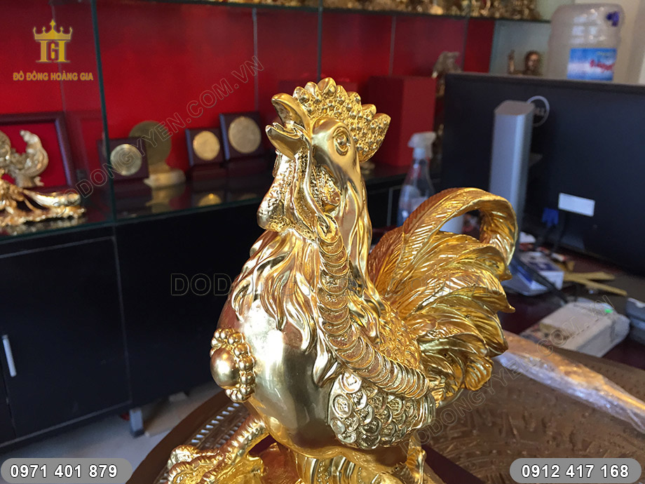 con g&agrave; trống thếp v&agrave;ng