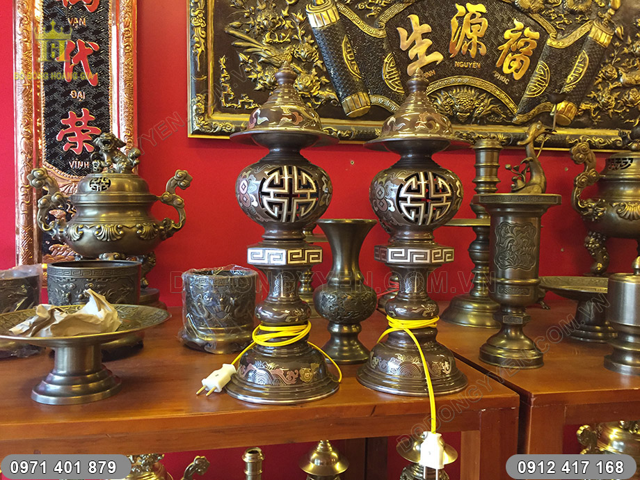 đ&egrave;n đồng đỏ ngũ sắc