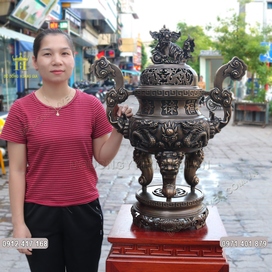 Đỉnh Đồng Hun Giả Cổ Chạm Nổi Hoa Văn Tinh Xảo Cao 70Cm 