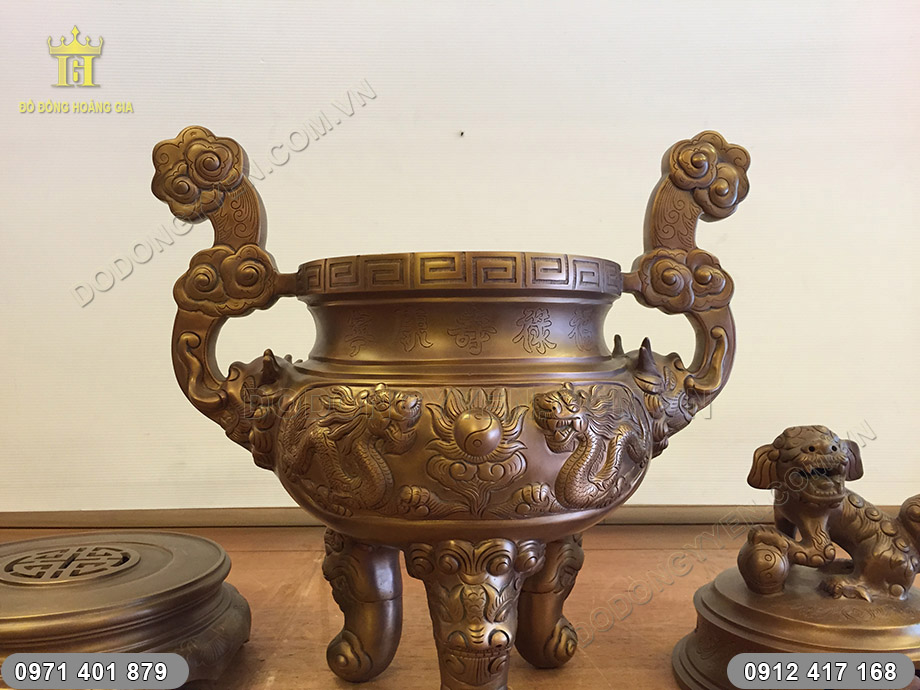 đỉnh thờ đồng đỏ hun