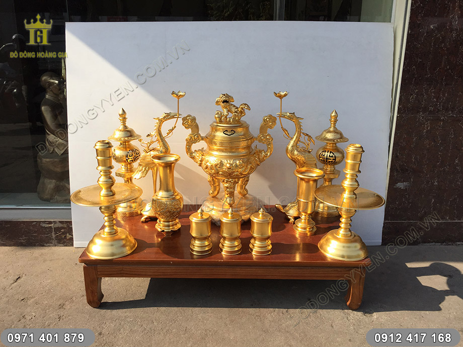 Bộ đồ thờ cao cấp d&aacute;t v&agrave;ng