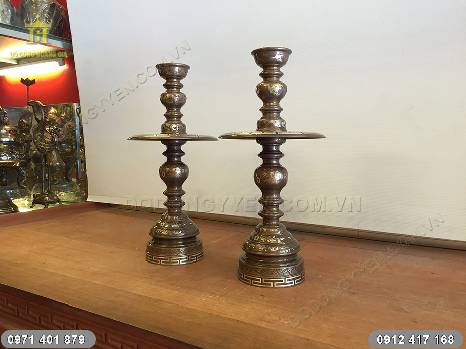 ch&acirc;n nến cổ khảm ngũ sắc