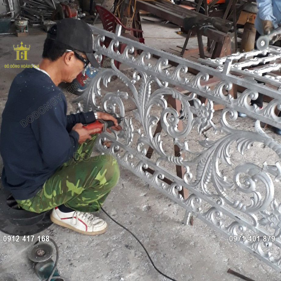 Một Vài Hình Ảnh Về Quá Trình Đúc Cổng Nhôm