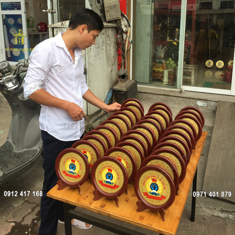 Quà lưu niệm bằng đồng dành cho công ty
