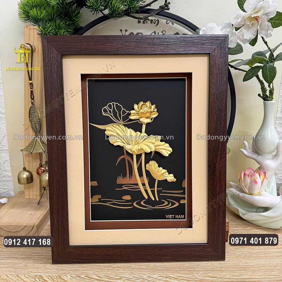 Quà Lưu Niệm Tranh Hoa Sen Bằng Đồng Mạ Vàng 24K