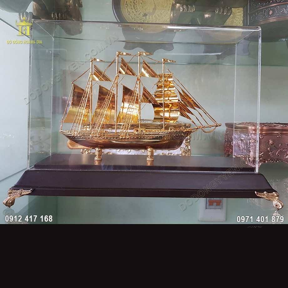 Quà Tặng Thuyền Buồm Dát Vàng 9999 22Cm