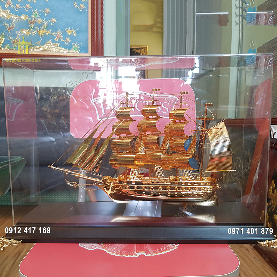 Quà Tặng Thuyền Buồm Dát Vàng 9999 32Cm