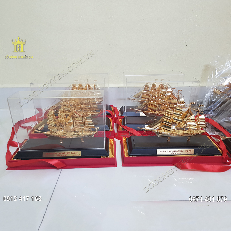Quà Tặng Thuyền Buồm Dát Vàng Cho Dịp Đại Lễ Tại Yên Tử 