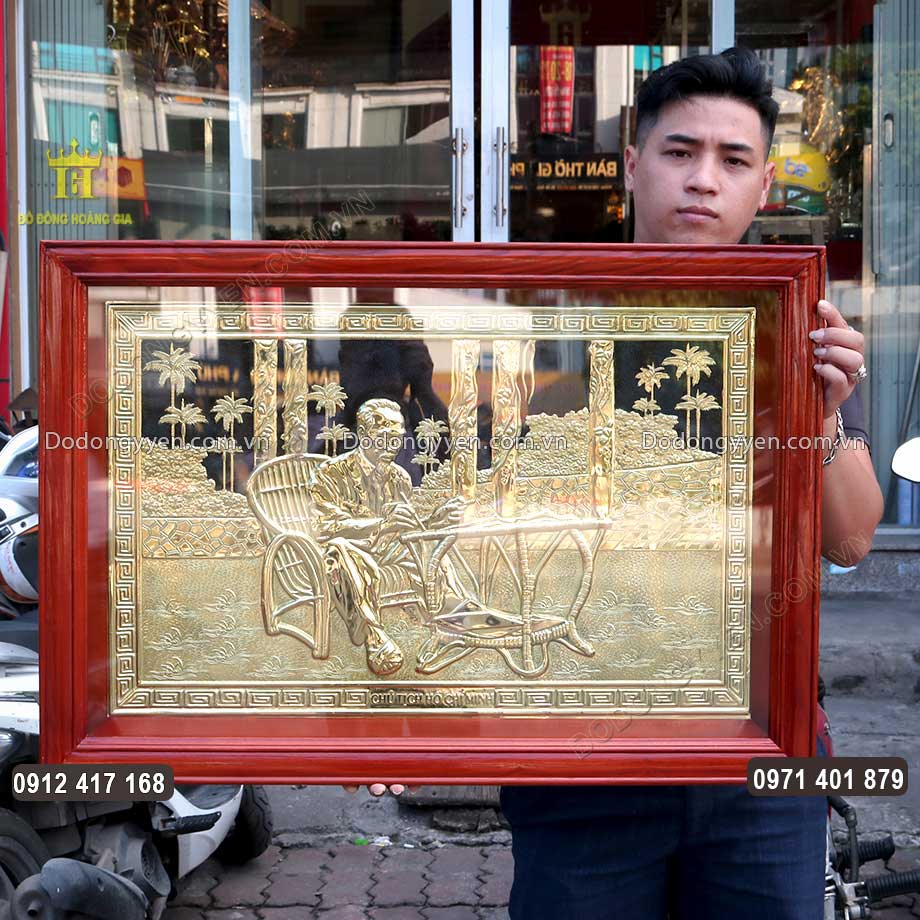 Tranh Bác Hồ Ngồi Ghế Mây Làm Việc Bằng Đồng Vàng Tuyệt Đẹp Tranh Bác Hồ Ngồi Ghế Mây Làm Việc Bằng Đồng Vàng Tuyệt Đẹp
