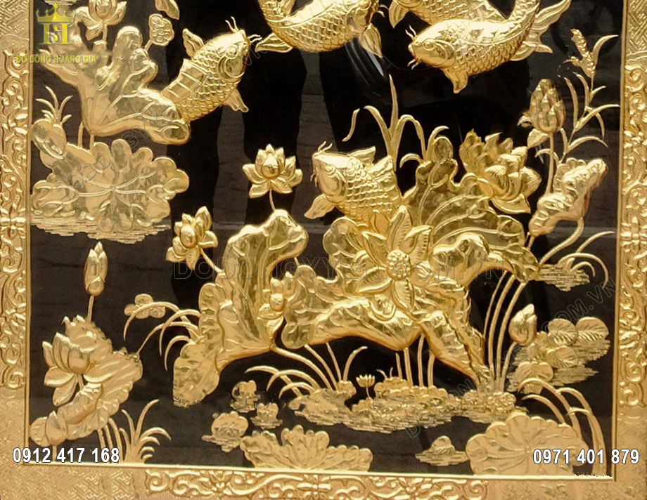 Đối với loại tranh c&aacute;, bạn n&ecirc;n treo tranh ở hướng Đ&ocirc;ng, Đ&ocirc;ng Nam hay hướng Bắc l&agrave; hợp nhất, bởi n&oacute; hợp với h&agrave;nh Thủy, gi&uacute;p k&iacute;ch th&iacute;ch t&agrave;i lộc, mang lại may mắn cho gia chủ