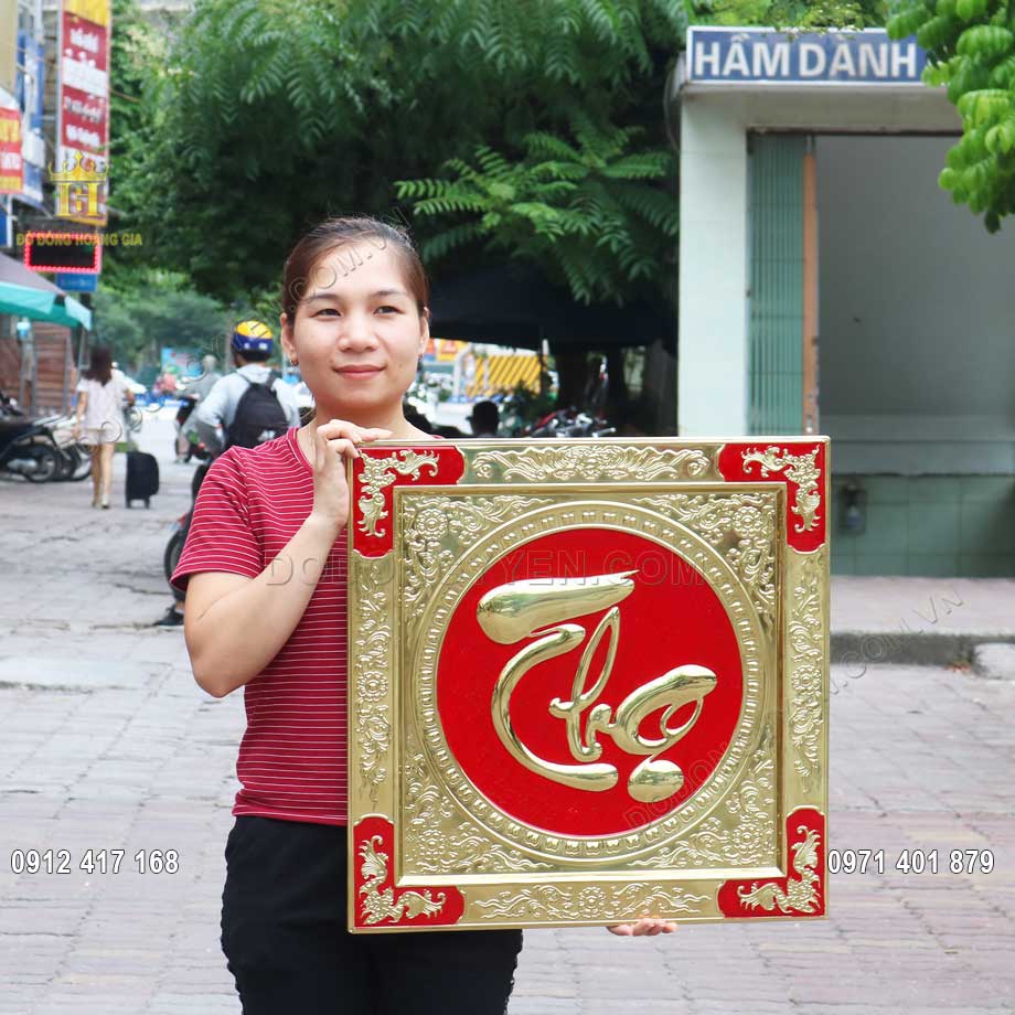 Tranh Chữ Thọ Thư Pháp Bằng Đồng Vàng Thanh Khiết Khổ 55x55cm 