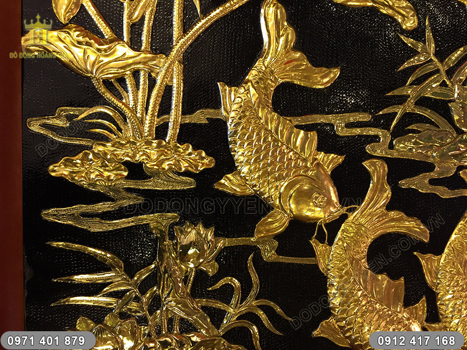 tranh cửu ngư hoa sen d&aacute;t v&agrave;ng