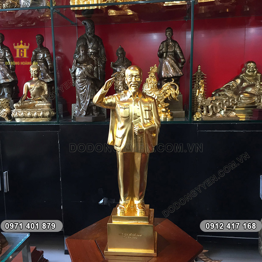 Tượng đồng Bác Hồ đứng giơ tay chào Thếp Vàng 9999 cao 42cm