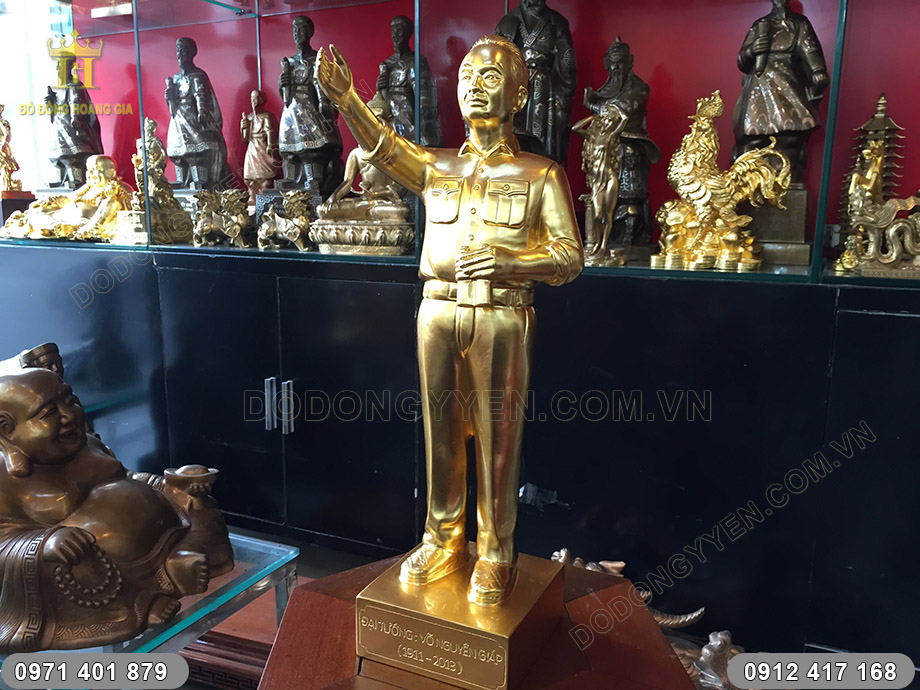 tượng v&otilde; nguy&ecirc;n gi&aacute;p thếp v&agrave;ng