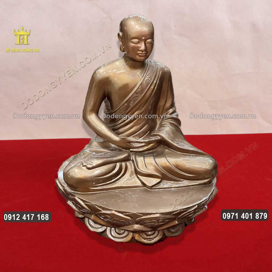 Vật phẩm nên đặt trên cao, tại nơi tôn nghiêm, sạch sẽ