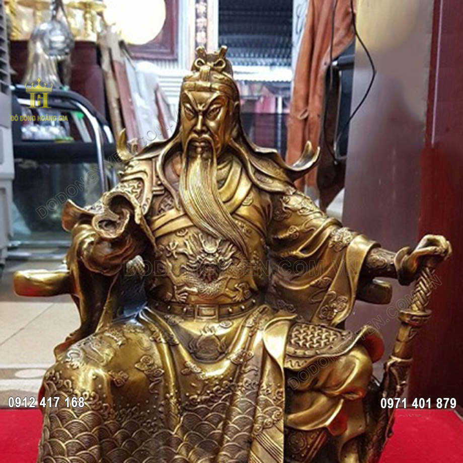 Gương mặt nghi&ecirc;m nghị của vị tướng được c&aacute;c nghệ nh&acirc;n chạm khắc v&ocirc; c&ugrave;ng t&agrave;i t&igrave;nh v&agrave; sắc n&eacute;t