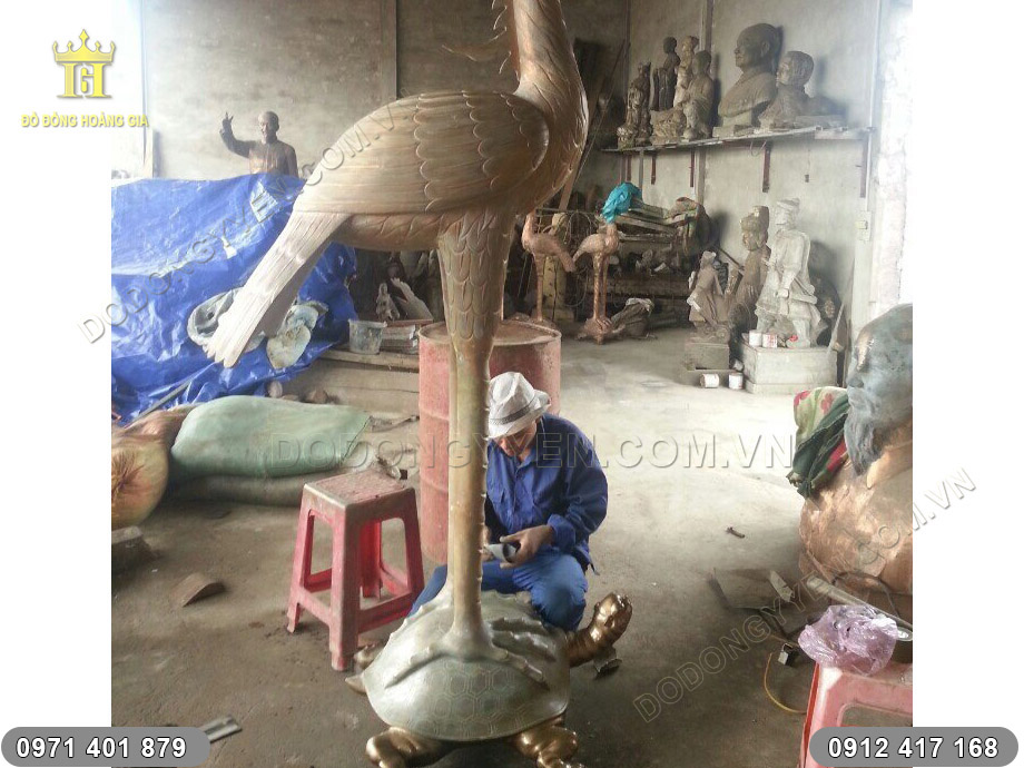 xưởng đ&uacute;c hạc đồng cỡ lớn