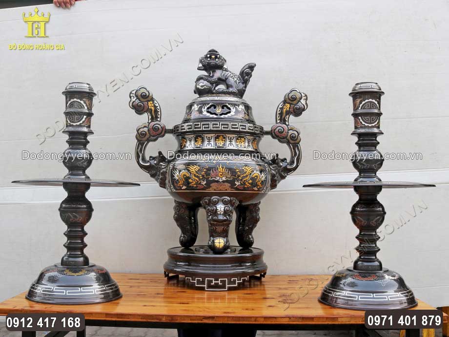 Bộ Tam Sự Đỉnh Nến Bằng Đồng Đỏ Khảm Ngũ Sắc Cao 65Cm