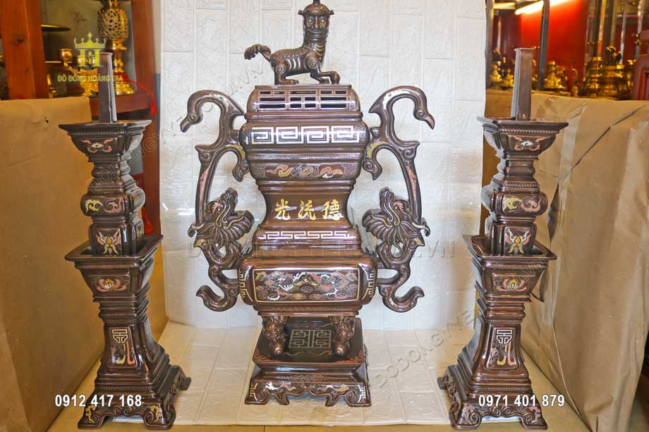 Từng đường n&eacute;t hoa văn đều được chạm v&ocirc; c&ugrave;ng tỉ mỉ v&agrave; tinh xảo