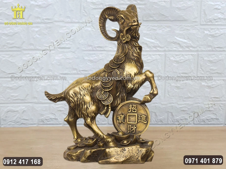 Tượng Dê Phong Thủy Ngậm Dây Tiền Bằng Đồng Vàng