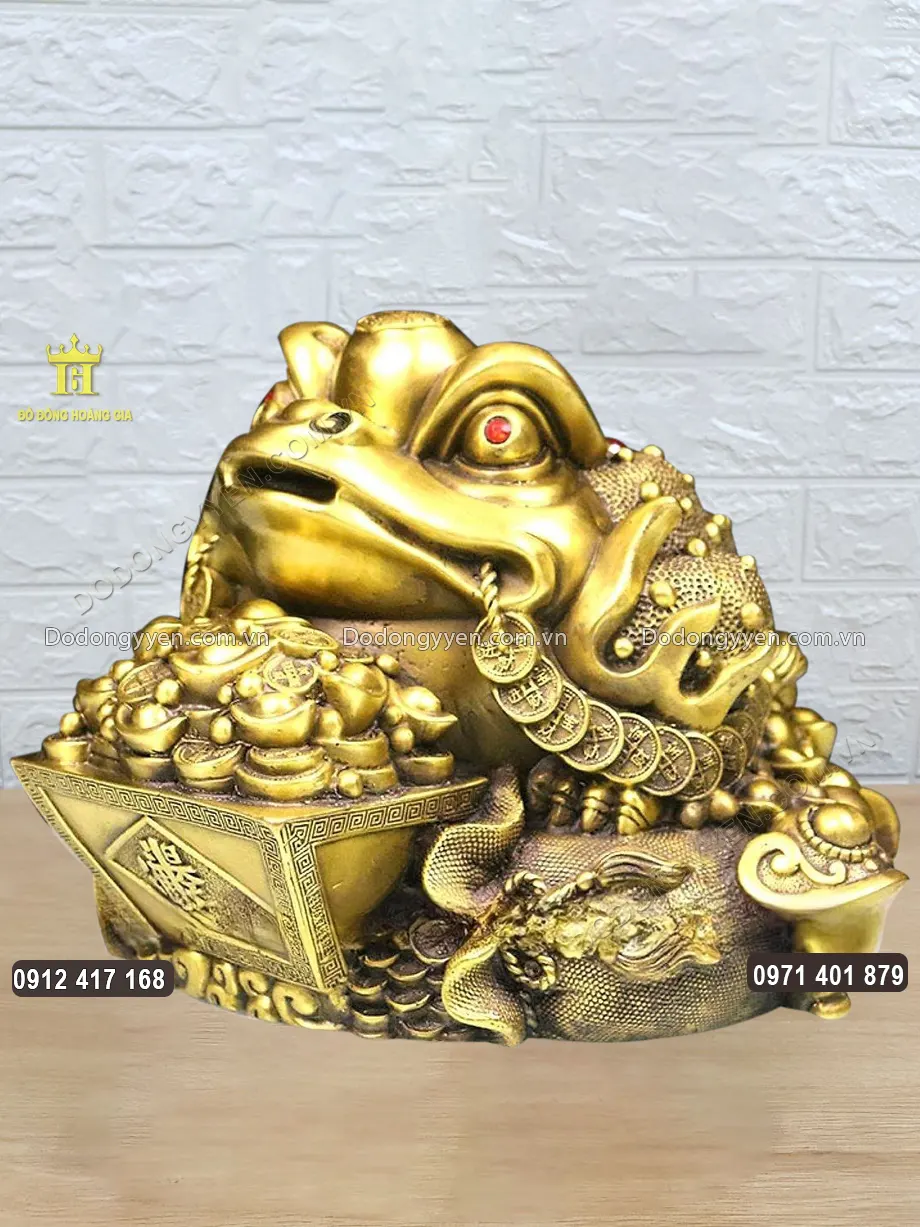 Tượng Thiềm Thừ C&oacute;c Ba Ch&acirc;n &Ocirc;m T&uacute;i T&agrave;i Lộc Bằng Đồng Cao 22Cm