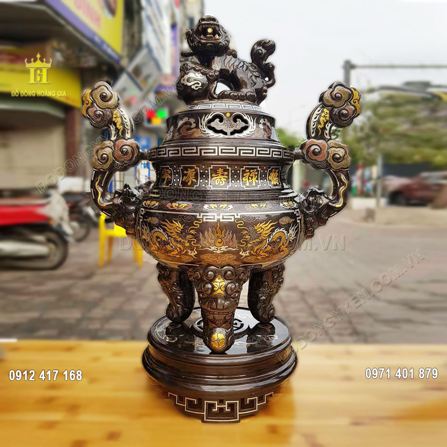 Mẫu đỉnh đồng khảm ngũ sắc được đ&uacute;c ho&agrave;n to&agrave;n bằng nguy&ecirc;n liệu đồng đỏ thanh khiết