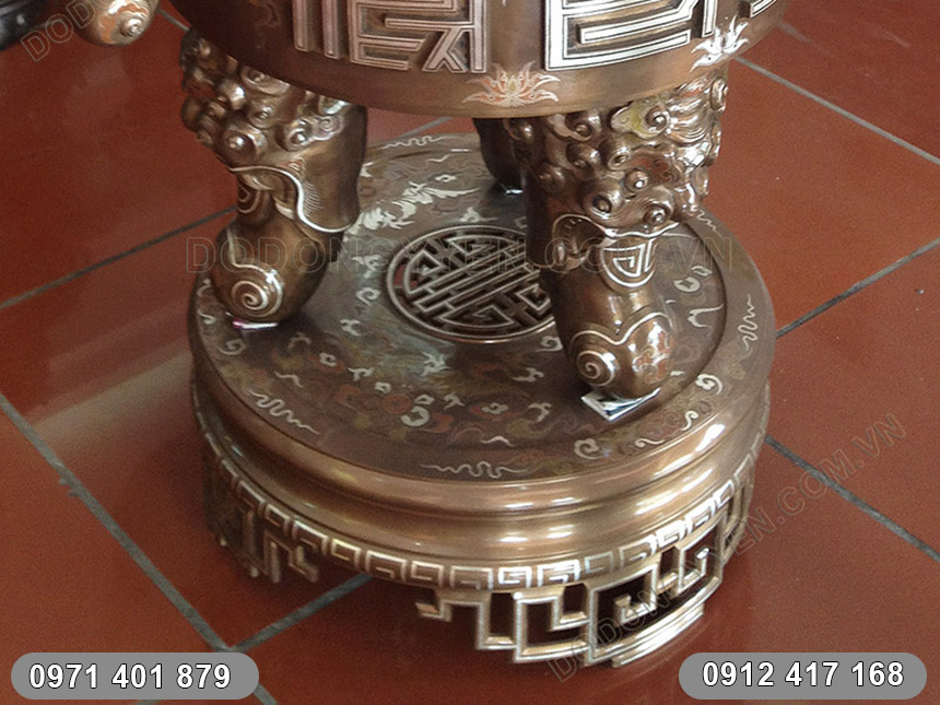 ch&acirc;n đế đỉnh đồng tai voi