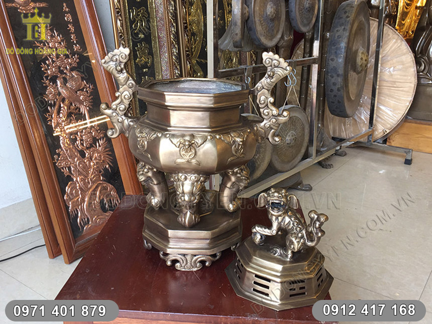 đỉnh đồng t&aacute;m cạnh