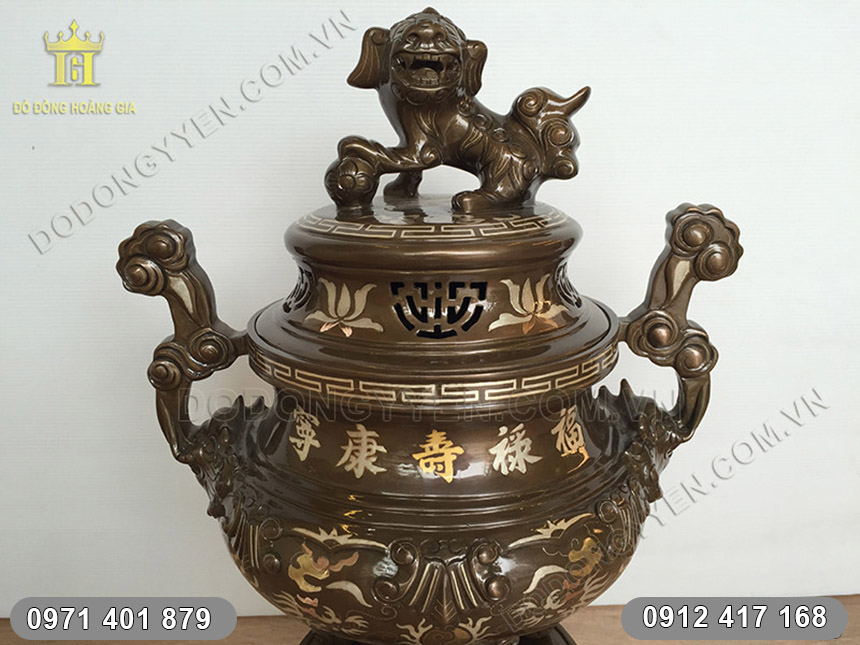 Đỉnh đồng khảm chữ V&agrave;ng 4