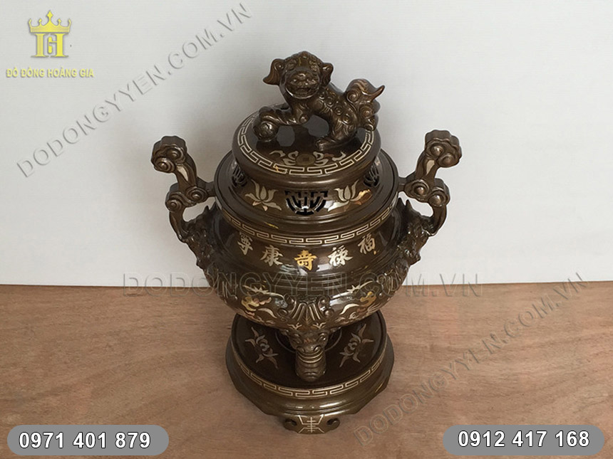 Đỉnh đồng khảm chữ V&agrave;ng 5