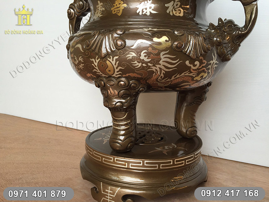 Đỉnh đồng khảm chữ V&agrave;ng 6