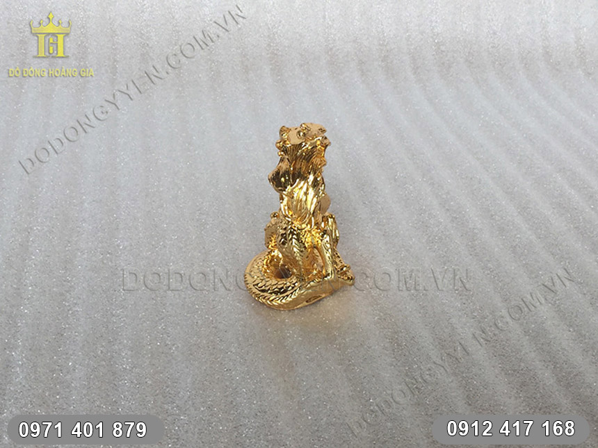 Tượng Rồng Mạ Vàng nhìn từ phía sau Tượng Rồng Mạ Vàng