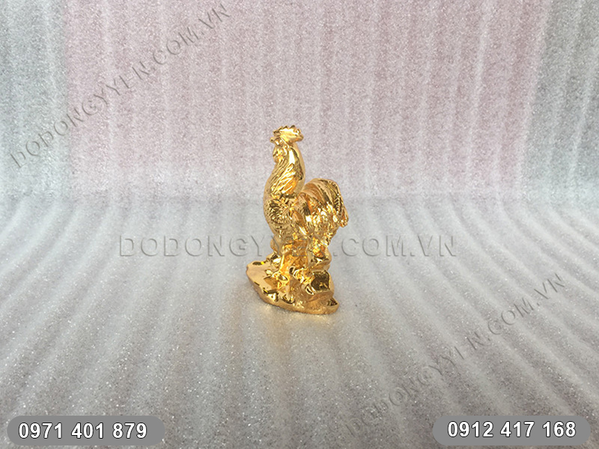 Gà đồng Mạ Vàng 24K góc nhìn phía sau Gà đồng Mạ Vàng 24K