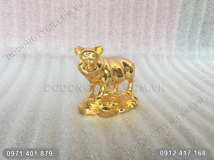 Heo đồng Mạ Vàng 24K góc nhìn phía trước Heo đồng Mạ Vàng 24K
