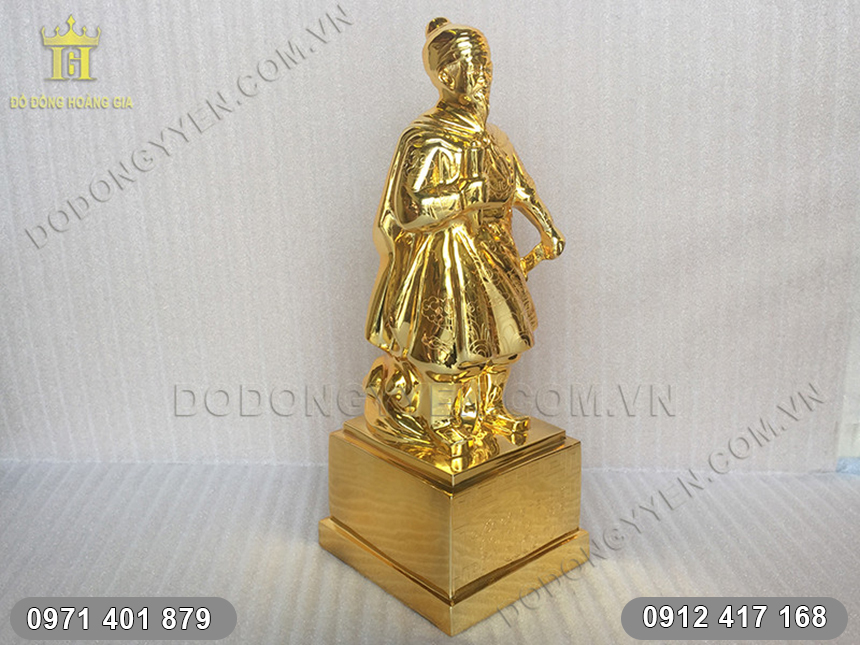 Tượng Hưng Đạo Vương mạ vàng Tượng Hưng Đạo Vương mạ vàng