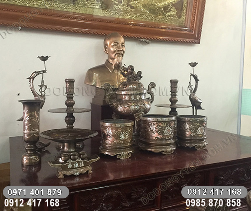 b&agrave;n thờ tam kh&iacute;