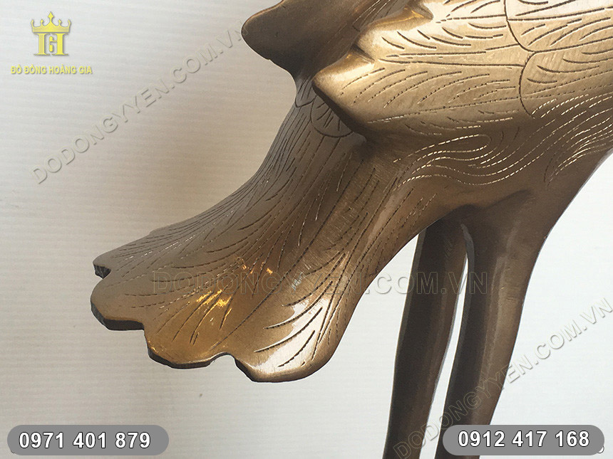Hạc Đứng Tr&ecirc;n Mai R&ugrave;a Bằng Đồng