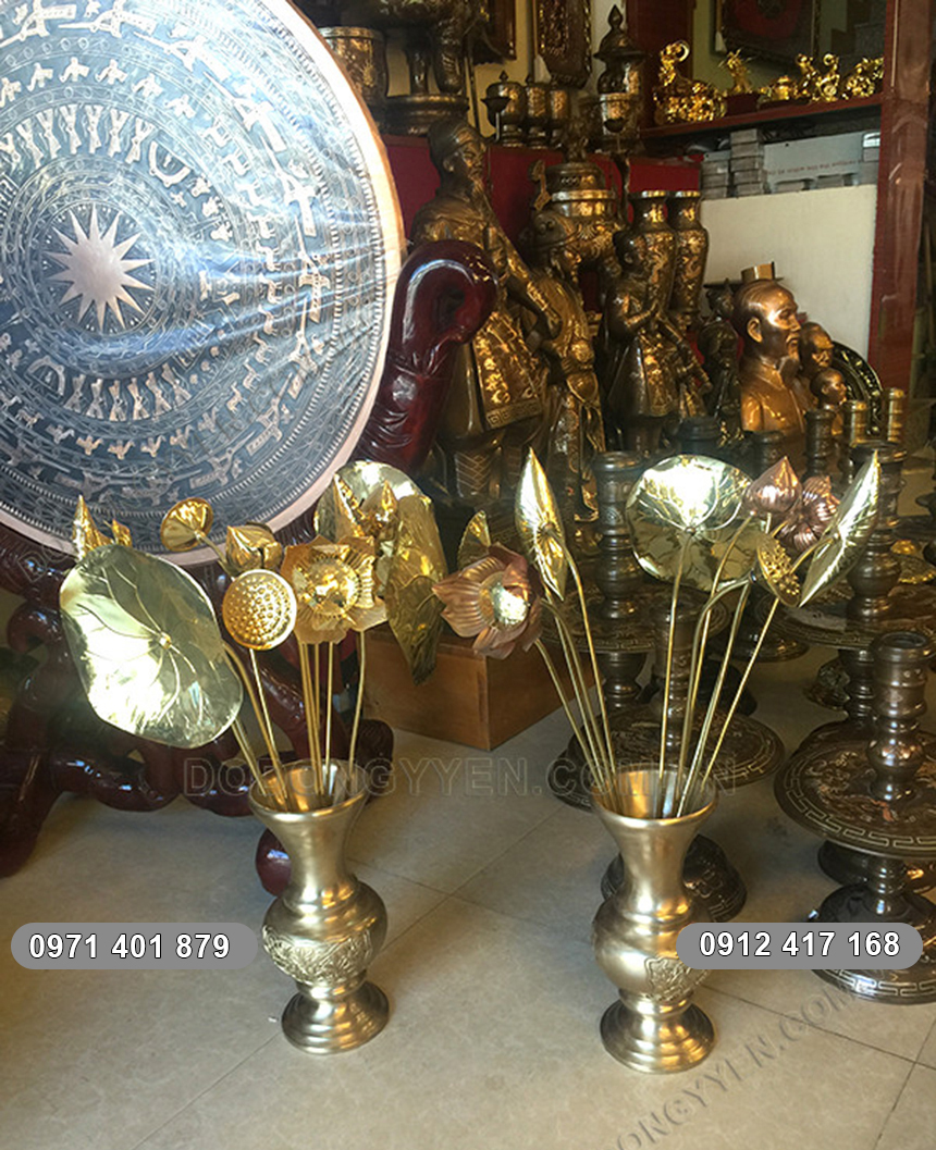 đ&ocirc;i lọ hoa sen đẹp