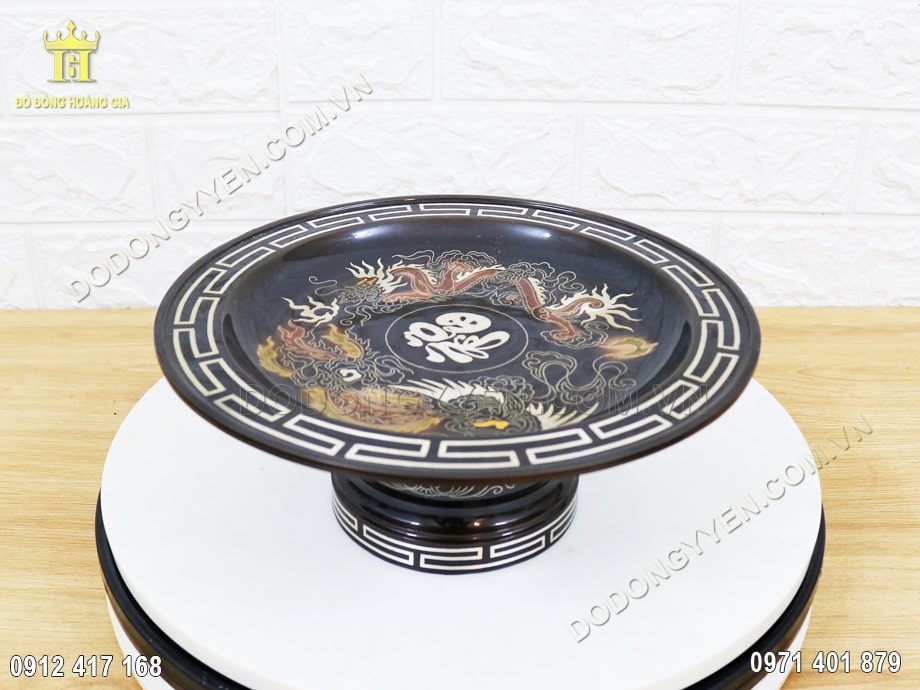 Bộ mâm bồng bằng đồng được chế tác từ nguyên liệu đồng đỏ, vàng, bạc cao cấp