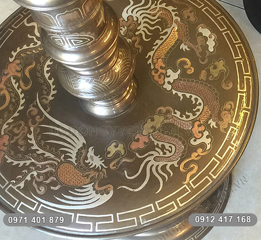 đ&ocirc;i đ&egrave;n thờ bằng đồng