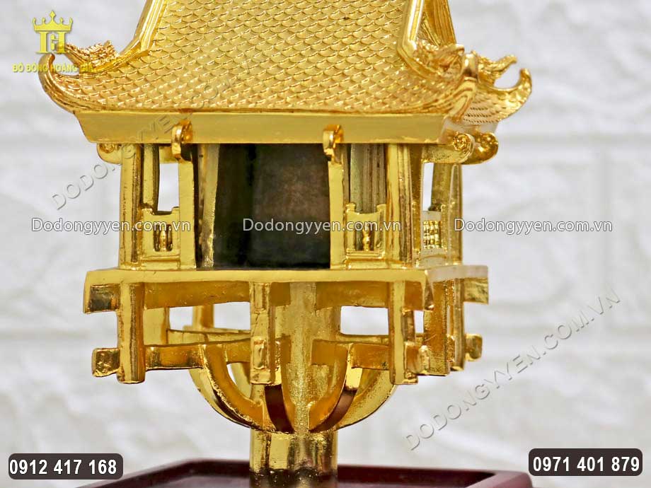 Toàn bộ chùa được chống bằng một cây cột trụ