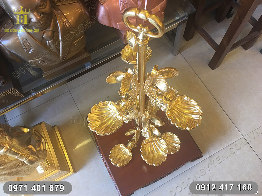 biểu tượng cửu ngư vỏ s&ograve; thếp v&agrave;ng