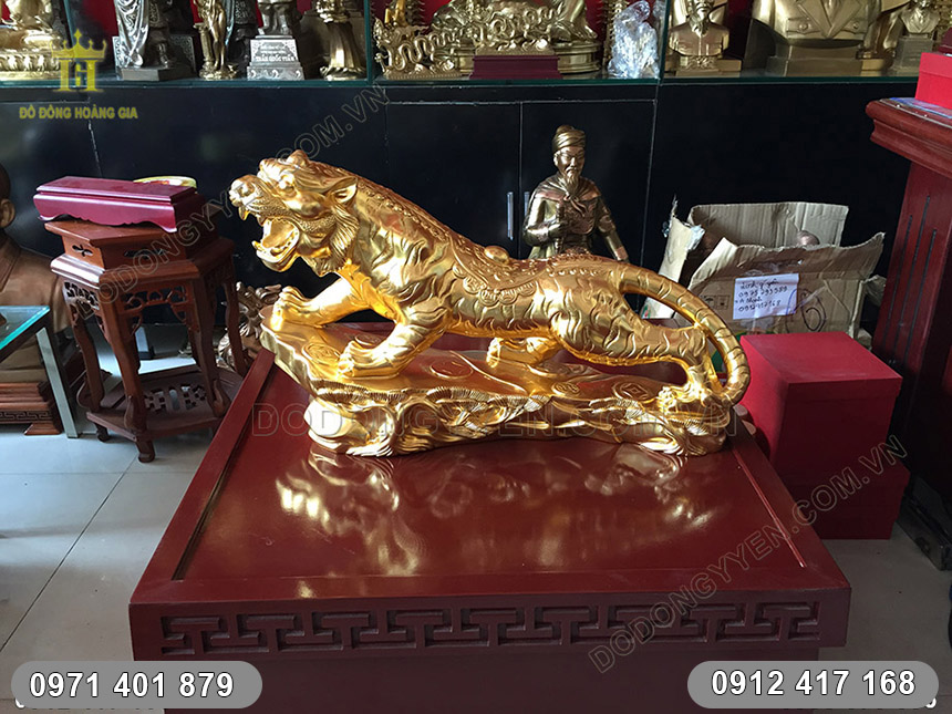 tượng hổ d&aacute;t v&agrave;ng