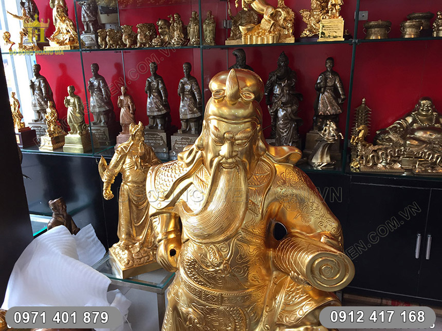 tượng quan c&ocirc;ng thếp v&agrave;ng